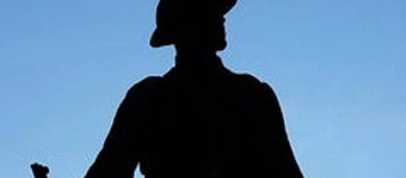 Μ.Βρετανία: Αποκεφάλισαν άγαλμα στη μνήμη πεσόντων του Α' ΠΠ (φωτό)